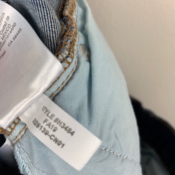 Petite 8" toothpick jean in Vista wash
Item H3484 - Picture 12 of 13